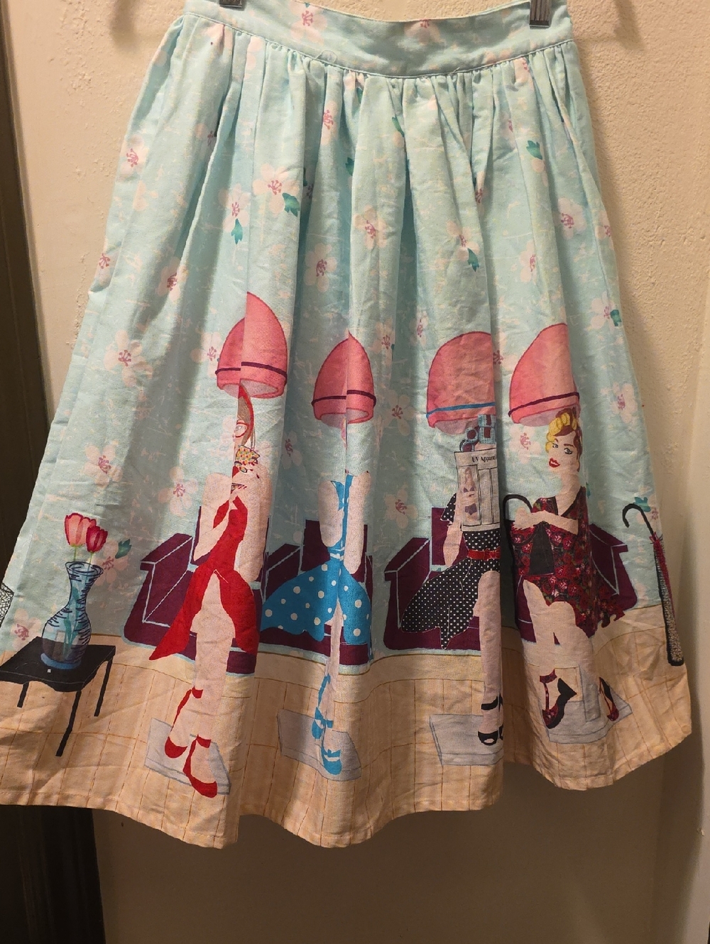 Unique Vintage Beauty Salon  XS NWT. UV's Most Popular Print